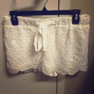 White Lace Blu Pepper Shorts