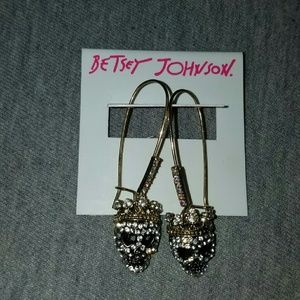 Betsey Johnson hanging skull earrings