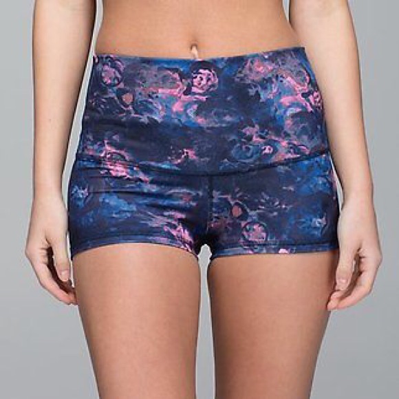Lululemon Moody Mirage Dark Berry Boogie Shorts 6