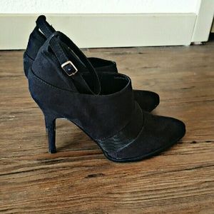 Black block mesh heels