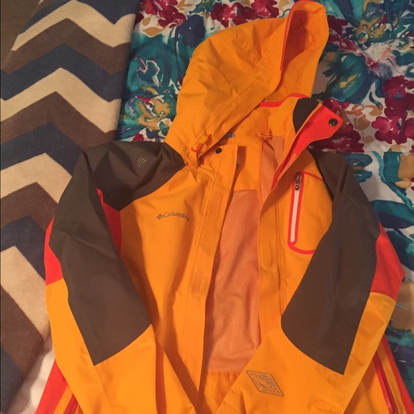 Columbia rain jacket - Picture 1 of 4
