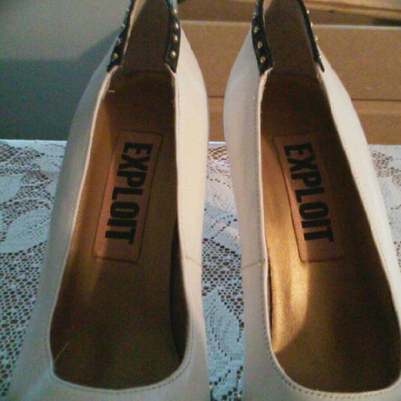 Vintage White Leather Studded Pumps - Picture 3 of 4