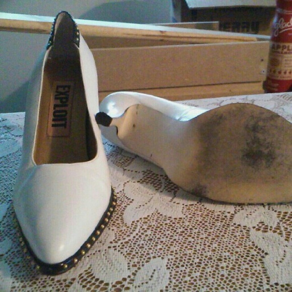 Vintage White Leather Studded Pumps - Picture 4 of 4