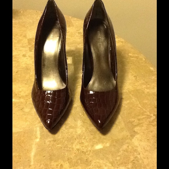 Wine colored pumps!!! - Picture 1 of 4