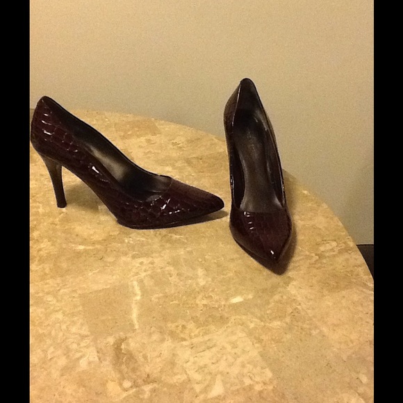 Wine colored pumps!!! - Picture 2 of 4