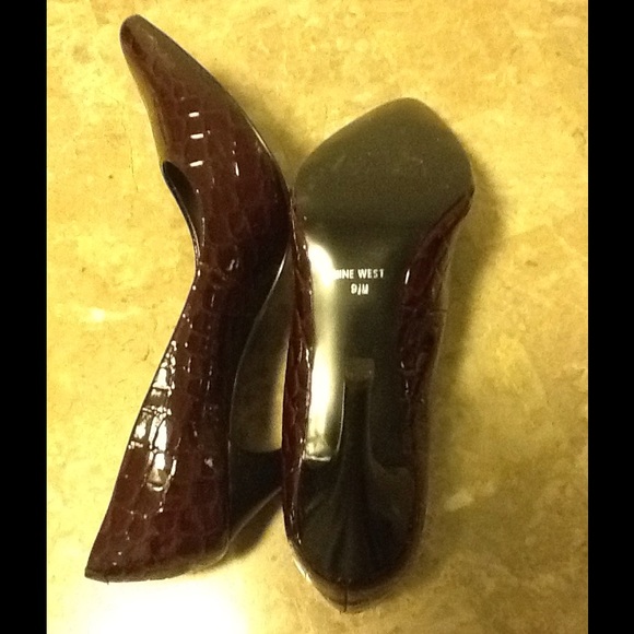 Wine colored pumps!!! - Picture 4 of 4