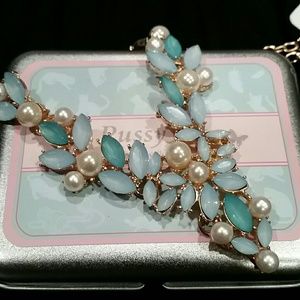 Light blue pearls and rhinestones necklace