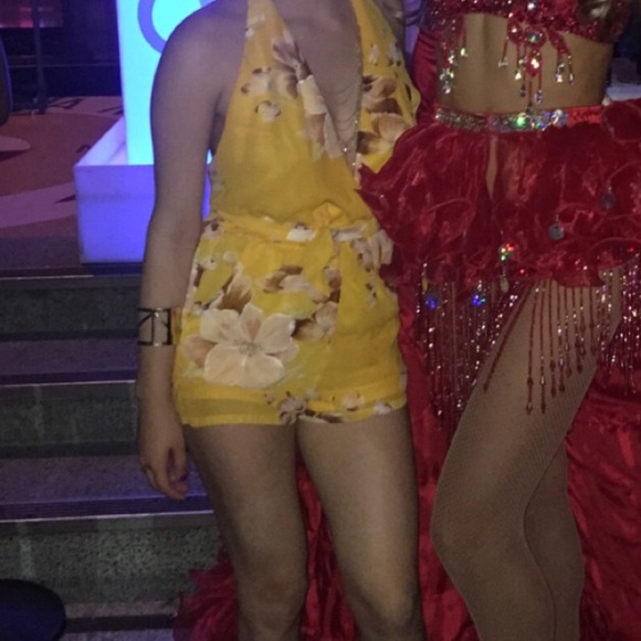 yellow floral romper - Picture 1 of 4