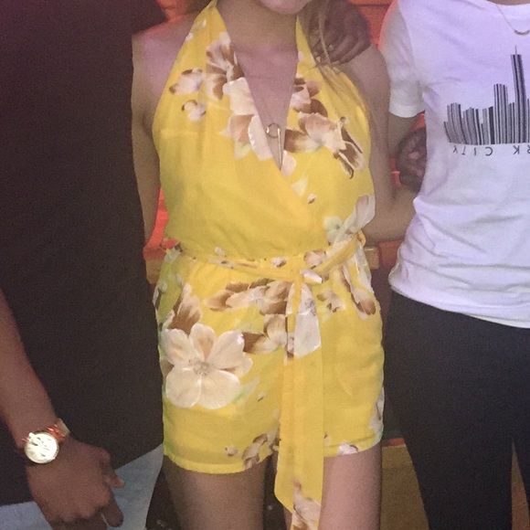 yellow floral romper - Picture 3 of 4