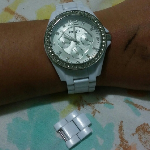 White Womens Fossil Watch NEED GONE NOW!