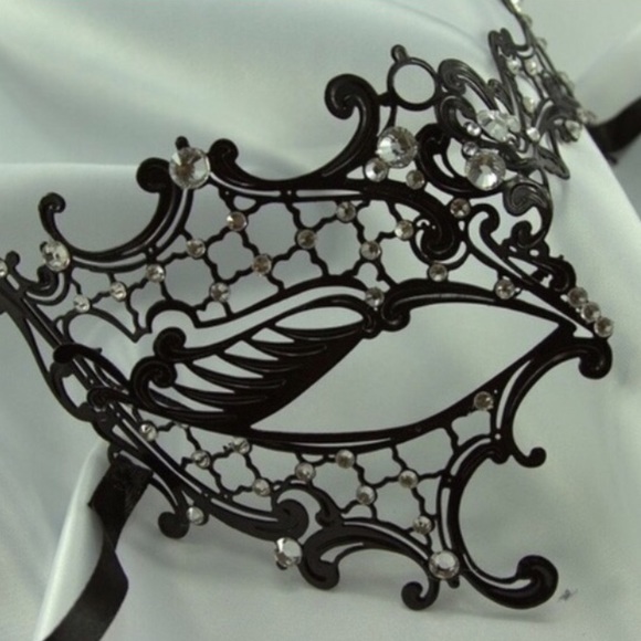 Phantom of the Opera Inspired Masquerade Mask - Picture 2 of 2