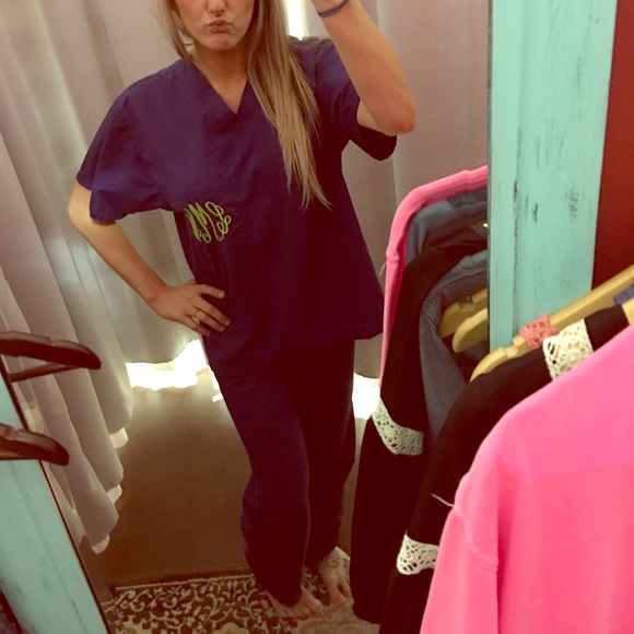 AllHeart Monogrammed Scrubs size Sm Unisex fit!😍