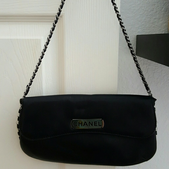 Chanel authentic clutch on chain