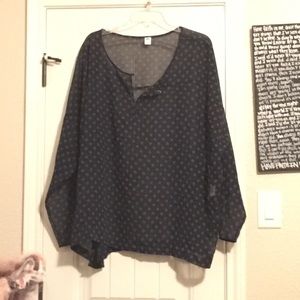 Whit little circles on navy blue shirt