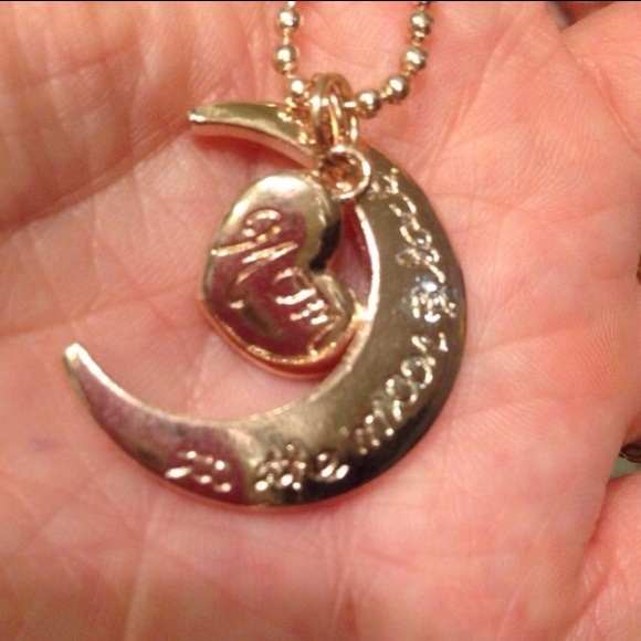 ❣️Closet Clean Out❣️Mom, 2 Moon & Back Necklace.