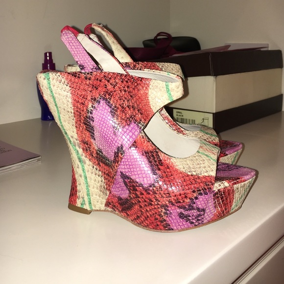 Alice and Olivia wedges