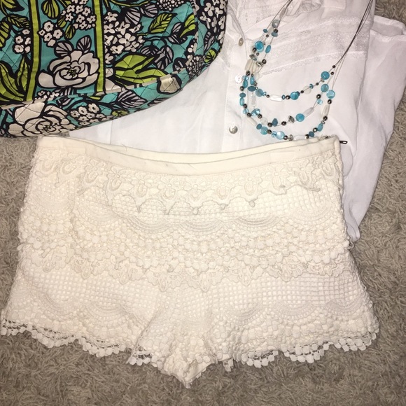 Pins & Needles Pants - Crochet Lace Ruffle shorts PINS and NEEDLES Sz 4