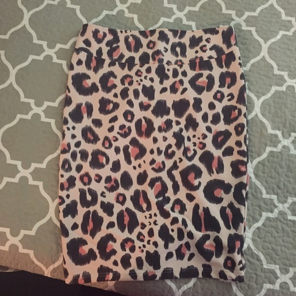 Printed pencil skirt w/gold back zipper