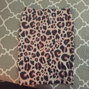 Printed pencil skirt w/gold back zipper