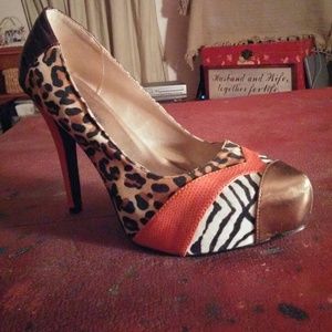 Eye catching stilettos - gently worn (063)