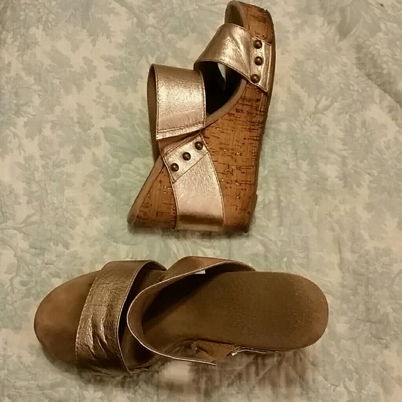Rose gold wedges