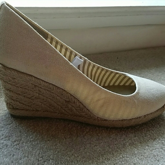 Cream/Gold Wedge Show
