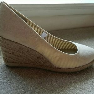 Cream/Gold Wedge Show