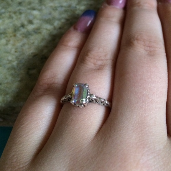 Beautiful ring - Picture 3 of 3