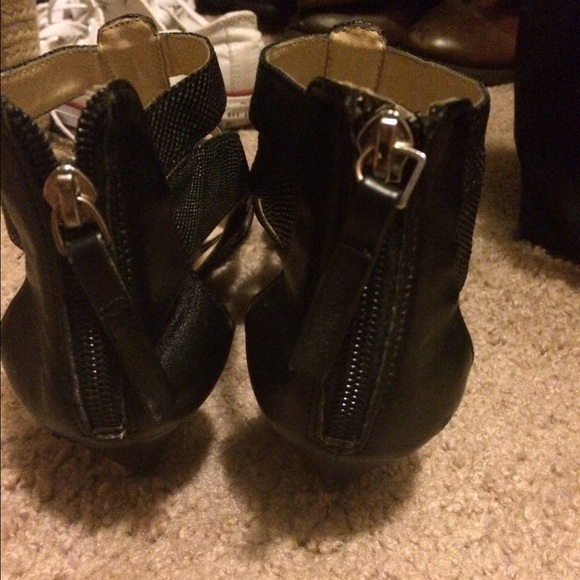 Gently used Nine West wedge sandals - Picture 3 of 4