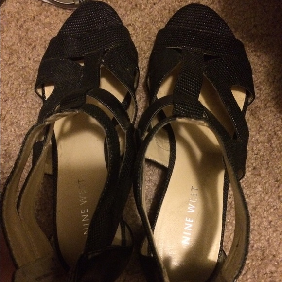 Gently used Nine West wedge sandals - Picture 4 of 4