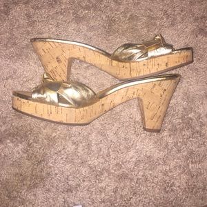 ✨Coach Open Toed Cute Gold Strapless Wedges ✨