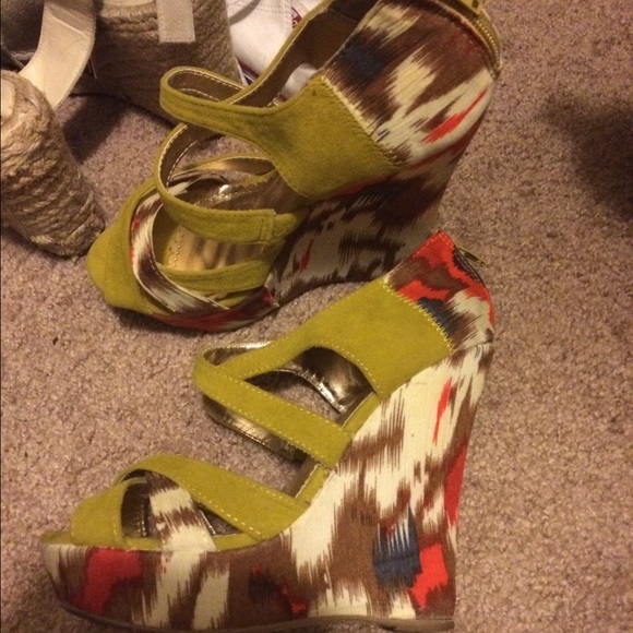 Very gently used bamboo heels - Picture 2 of 3