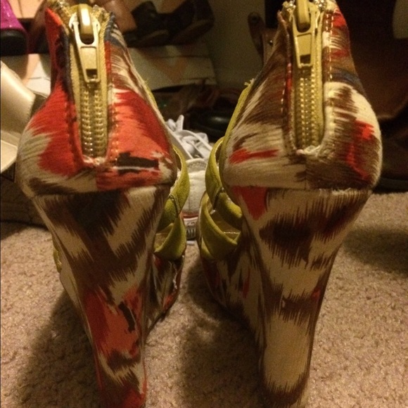 Very gently used bamboo heels - Picture 3 of 3