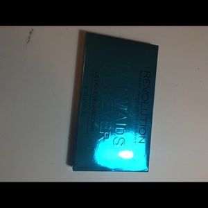 Makeup Revolution - MERMAIDS FOREVER eye palette.