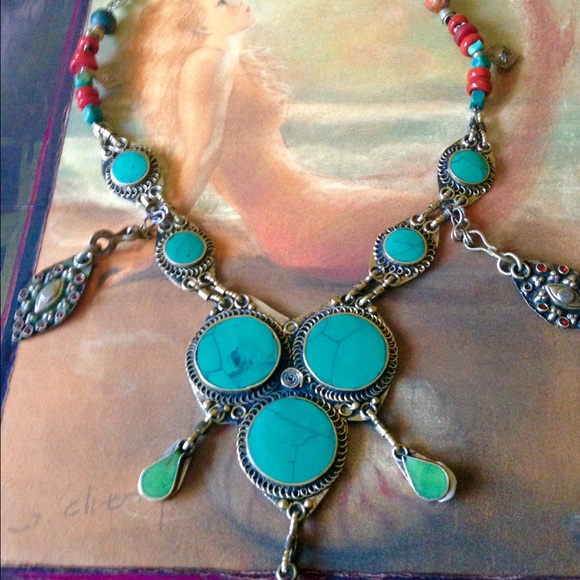 Jewelry inspired by vintage beads and materials - Picture 2 of 3