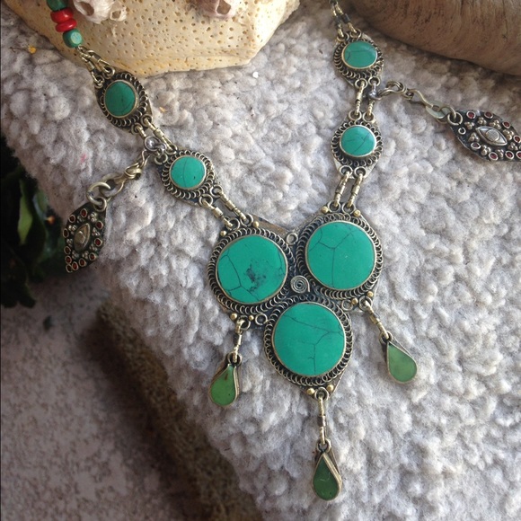 Jewelry inspired by vintage beads and materials - Picture 3 of 3