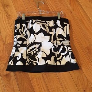 Black and white strapless top