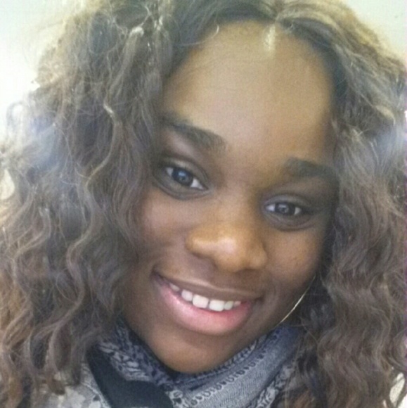 Meet your Posher, Enobong