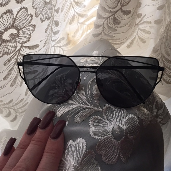 🔥♠️Black on Black♠️Cross Wire *CASE INCLUDED* - Picture 2 of 4