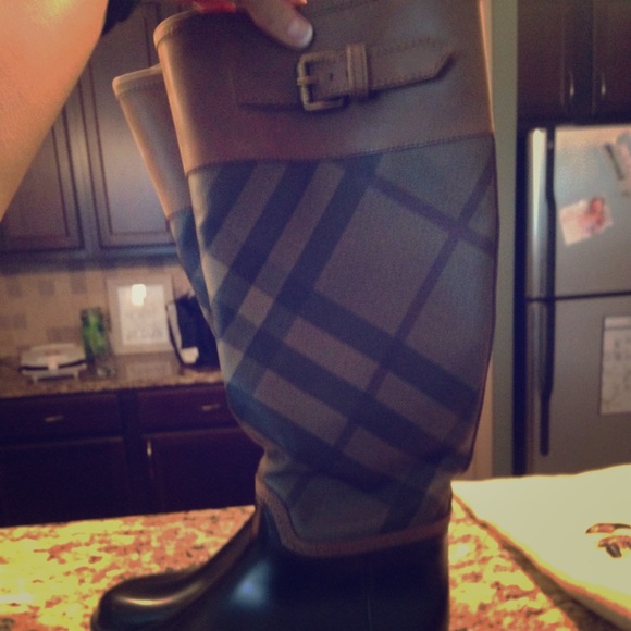 Burberry Rain Boots - Picture 1 of 4