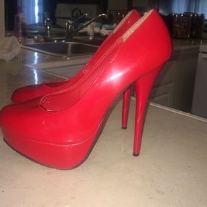 Red pumps