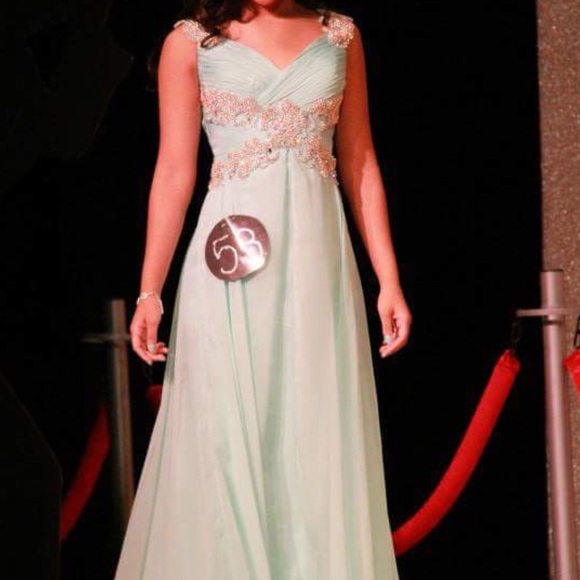 Prom/Pageant dress - Picture 2 of 3