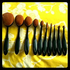 Oval Makeup Brush Complete Set