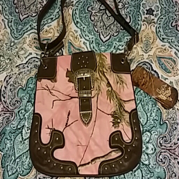 Realtree Crossbody - Picture 1 of 3