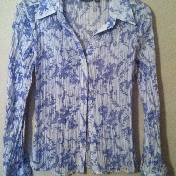Apt. 9 long sleeved collared shirt