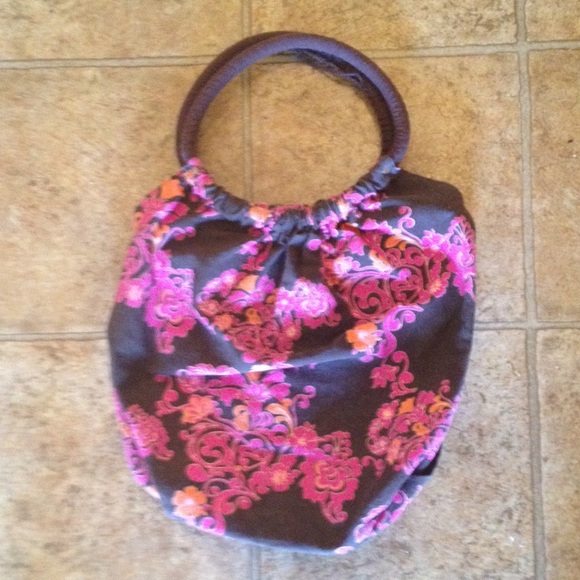 A beautiful floral purse 😍