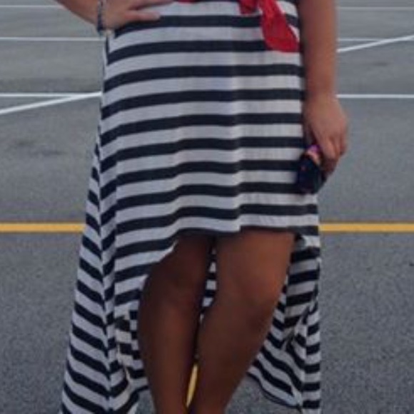 Dresses & Skirts - Hi-low skirt