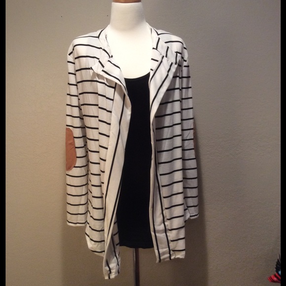 🎉CLEARANCE🎉 White and Black Elbow Patch Cardigan - Picture 2 of 3