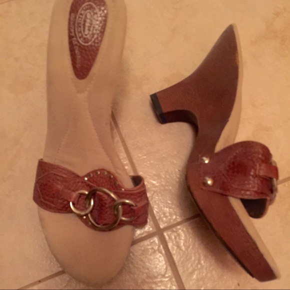 New -like - Super cute & comfy tan leather slip on -FINAL price reduction