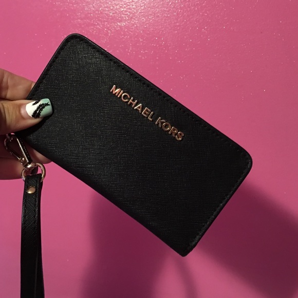 Michael Kors Tech Wallet